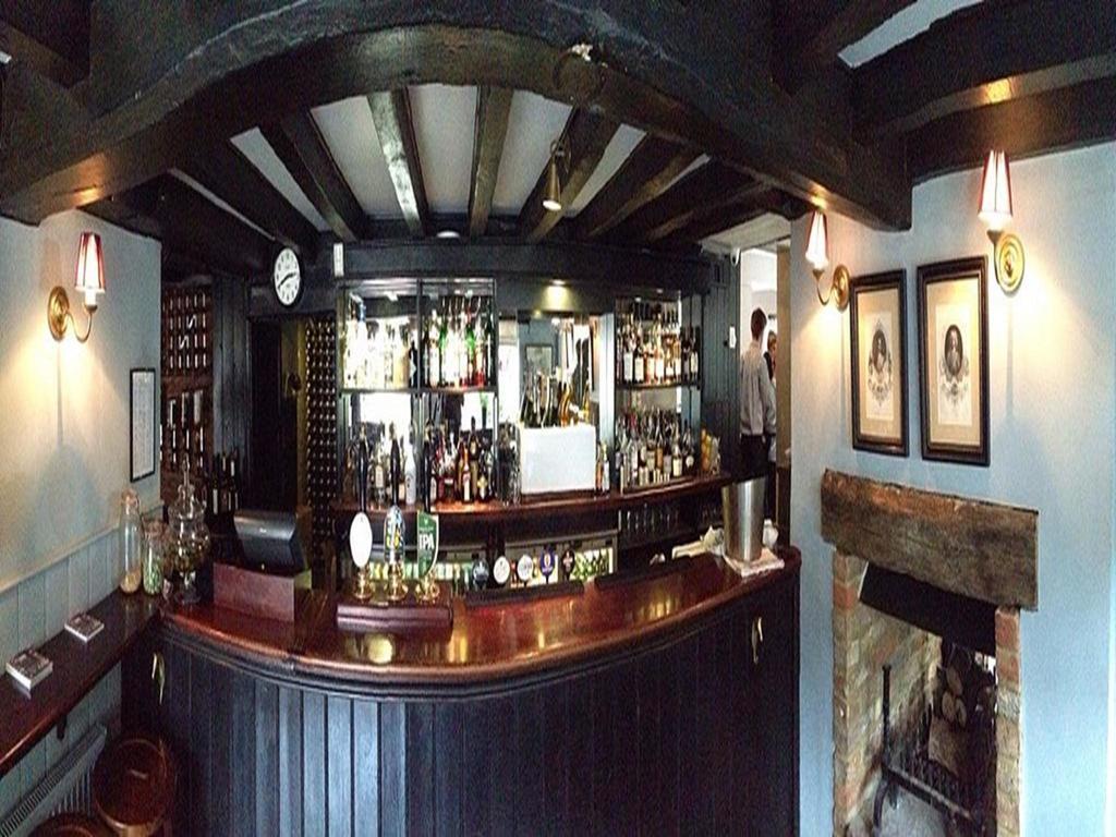 The Black Horse Fulmer 외부 사진